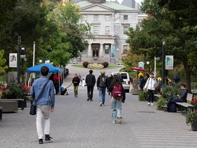 Pour les personnes interrogées âgées de 18 à 29 ans – qui appartiennent pour la plupart à la génération Z, ainsi qu’aux plus jeunes de la génération Y – l’indice est tombé à 40, le plus bas enregistré en 16 ans d’histoire.