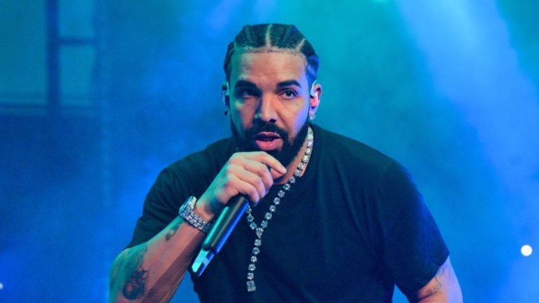  Un homme abattu devant la maison de Drake à Toronto ;  Drake n'est pas blessé, la police déclare que les articles les plus populaires doivent être lus Abonnez-vous aux newsletters variées Plus de nos marques
	
	
