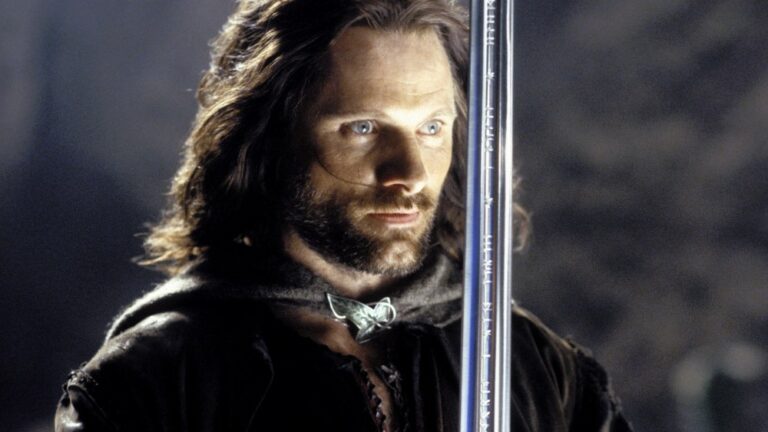 Viggo Mortensen a demandé à Peter Jackson s'il pouvait utiliser l'épée d'Aragorn dans un nouveau film et a déclaré qu'il jouerait dans le nouveau film "Le Seigneur des Anneaux" seulement "Si j'étais bon pour le personnage". De nos marques
	
	
