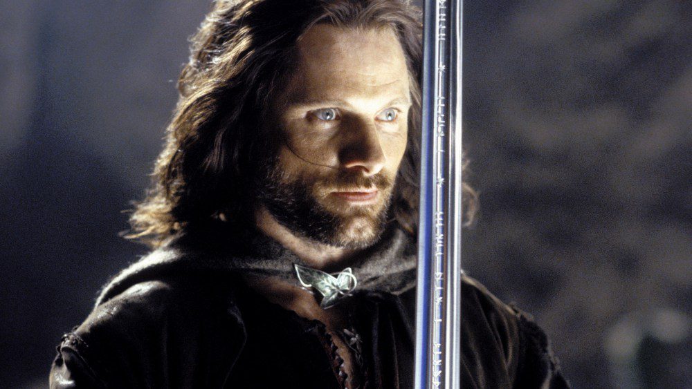 Viggo Mortensen a demandé à Peter Jackson s'il pouvait utiliser l'épée d'Aragorn dans un nouveau film et a déclaré qu'il jouerait dans le nouveau film 