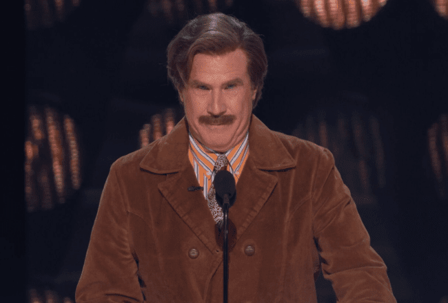 Will Ferrell joue Ron Burgundy chez Tom Brady Roast — Regardez la vidéo