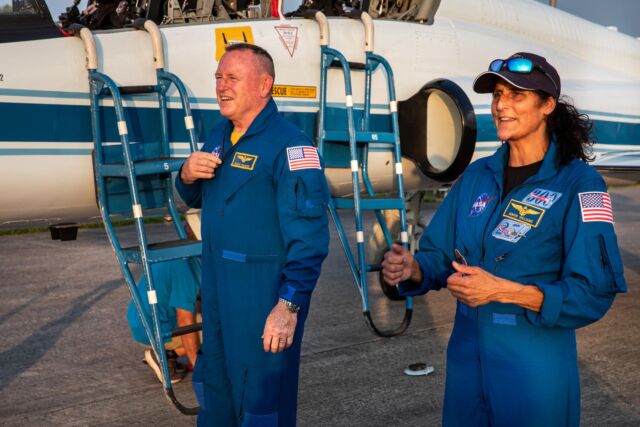 Le commandant du Starliner Butch Wilmore et le pilote Suni Williams sont rentrés au Kennedy Space Center de la NASA plus tôt cette semaine pour préparer le lancement.