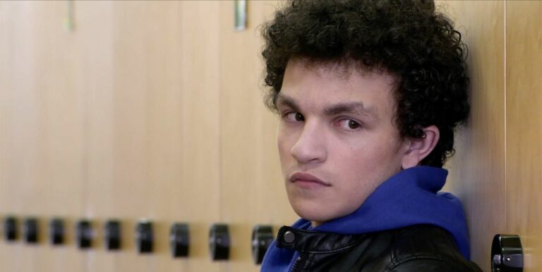 La star de Coronation Street, Alex Bain, revient sur l'histoire violente de Simon Barlow
