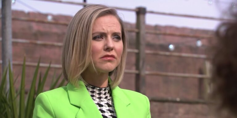 La star de Hollyoaks, Stephanie Waring, annonce un changement de carrière après la sortie du feuilleton
