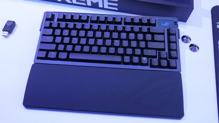 Le nouveau clavier de jeu d'Asus est entièrement en aluminium et en fibre de carbone
