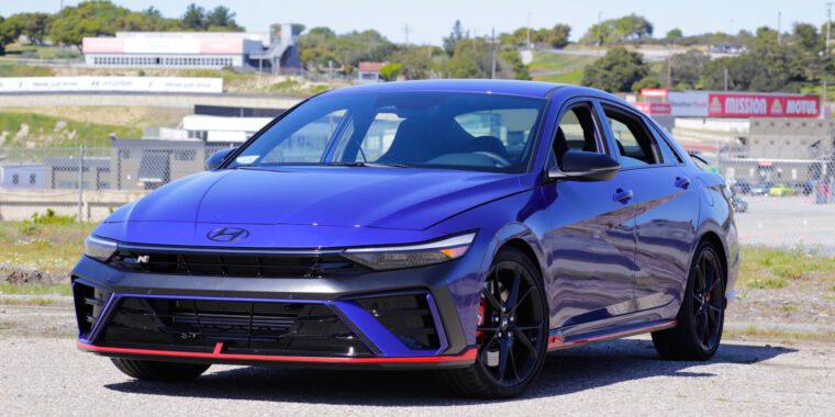 La Hyundai Elantra N 2024 rafraîchie reste une très bonne voiture de passionné