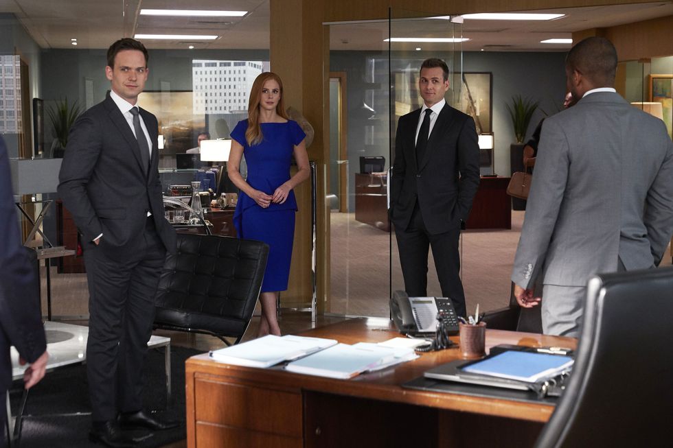 Patrick J Adams, Sarah Rafferty, Gabriel Macht, costumes saison 9