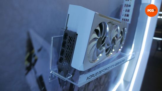 gigaoctet aorus geforce rtx 4080 super xtreme ice 07