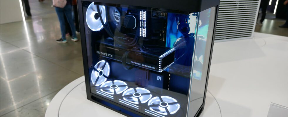 Ce nouveau boîtier PC intelligent vous permet de monter un GPU vertical derrière une vitre