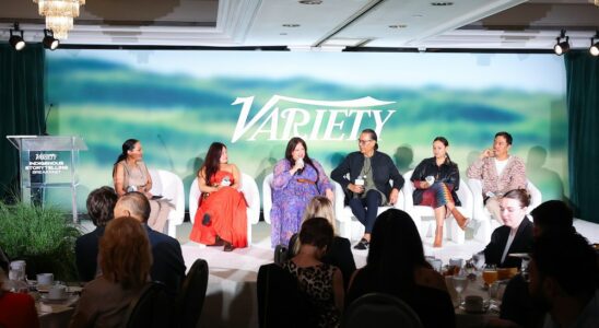 Le petit-déjeuner des conteurs autochtones de Variety met en lumière des récits authentiques, taquine de nouveaux projets et encourage les artistes à faire confiance à leur instinct. Plus de variétés Les plus populaires À lire absolument Abonnez-vous aux newsletters de variétés Plus de nos marques