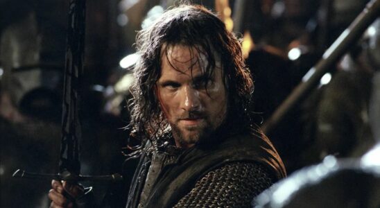 Viggo Mortensen as Aragorn with his sword Andúril ready to battle in Lord of the Rings