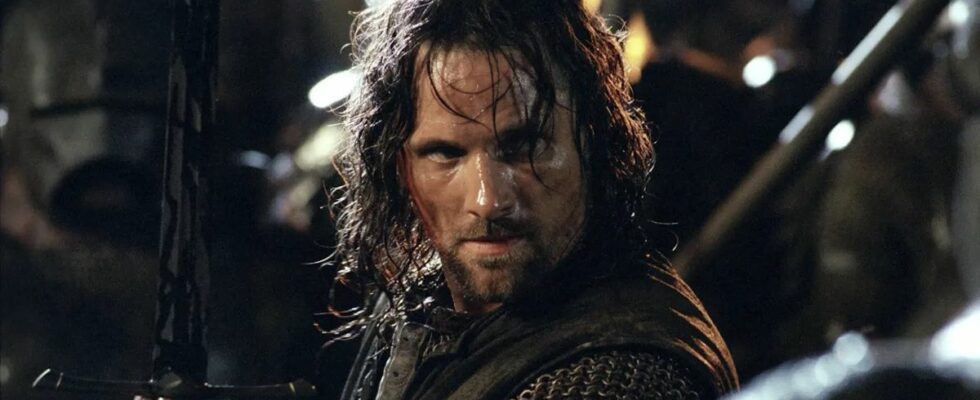 Viggo Mortensen as Aragorn with his sword Andúril ready to battle in Lord of the Rings