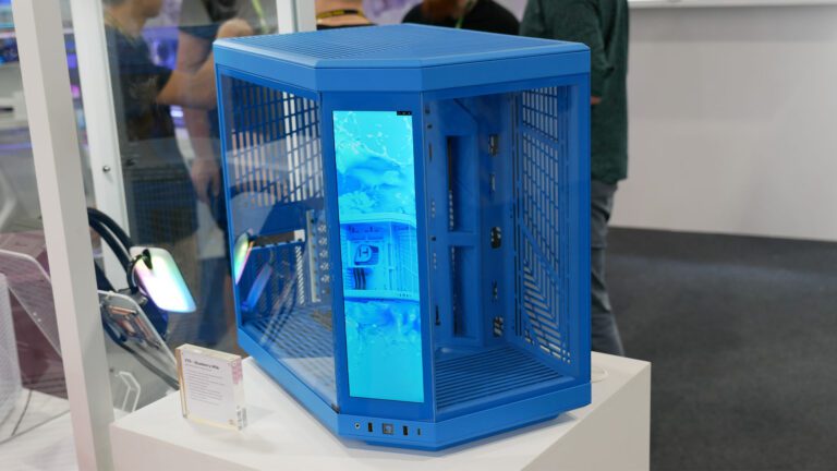 Le nouveau boîtier PC Blue Milk de Hyte est la maison idéale pour une construction Star Wars
