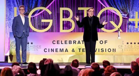 Nathan Lane félicite Robin Williams, co-star de "Birdcage", pour l'avoir protégé avant de devenir gay