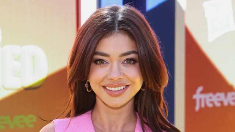 Sarah Hyland on red carpet