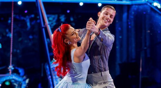 Dianne Buswell de Strictly célèbre la réussite de Bobby Brazier