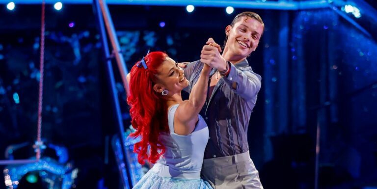 Dianne Buswell de Strictly célèbre la réussite de Bobby Brazier
