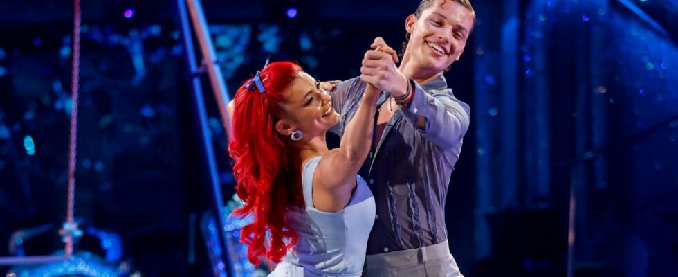 Dianne Buswell de Strictly célèbre la réussite de Bobby Brazier