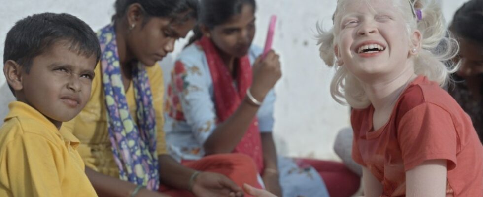 L'Indien Manohara passe du statut d'enfant acteur primé à celui de réalisateur du film sur l'albinisme sélectionné à Shanghai "Bird of a Different Feather" Plus de variétés Les plus populaires À lire absolument Abonnez-vous aux newsletters de variétés Plus de nos marques