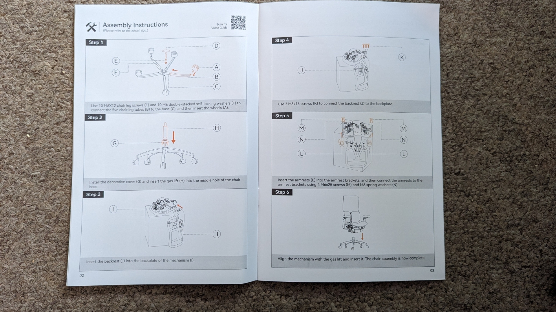 Image d'examen de la chaise de bureau ergonomique Sihoo S300 montrant les instructions de montage.