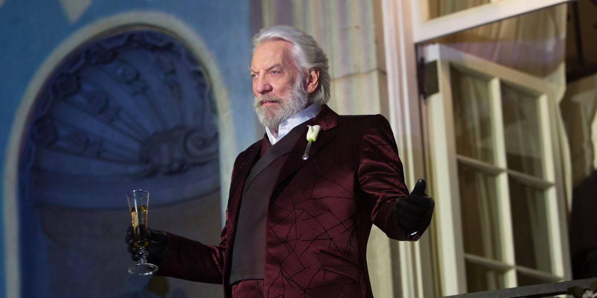 La star de Hunger Games, Tom Blyth, rend un doux hommage à Donald Sutherland
