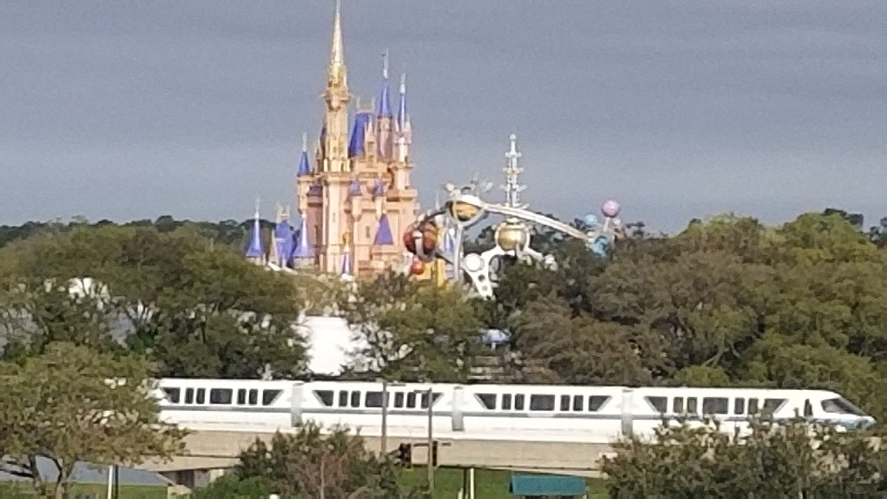 Une vue sur le Royaume Magique depuis le Contemporary Resort.