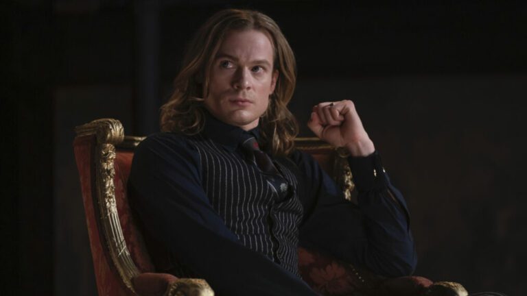 Sam Reid as Lestat De Lioncourt in 