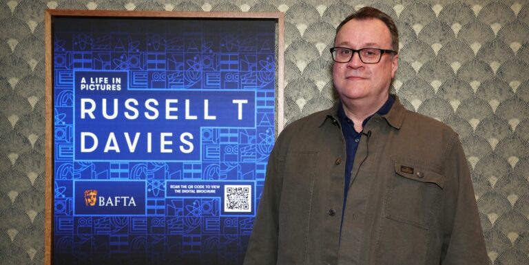 Russell T Davies, le docteur Who, explique comment Star Wars a inspiré le retournement de situation final
