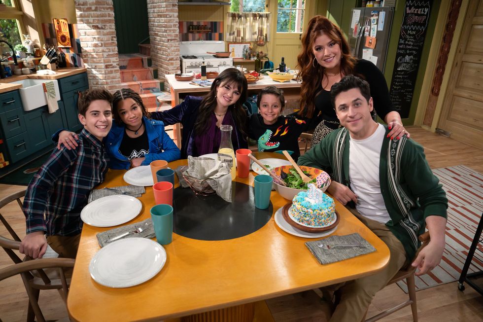 selena gomez, david henrie, alkaio thiele, janice leann brown, max matenko, mimi gianopulos, sorciers au-delà de Waverly Place