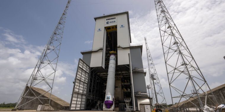 A quelques jours de son lancement, la fusée Ariane 6 perd un client clé au profit de SpaceX