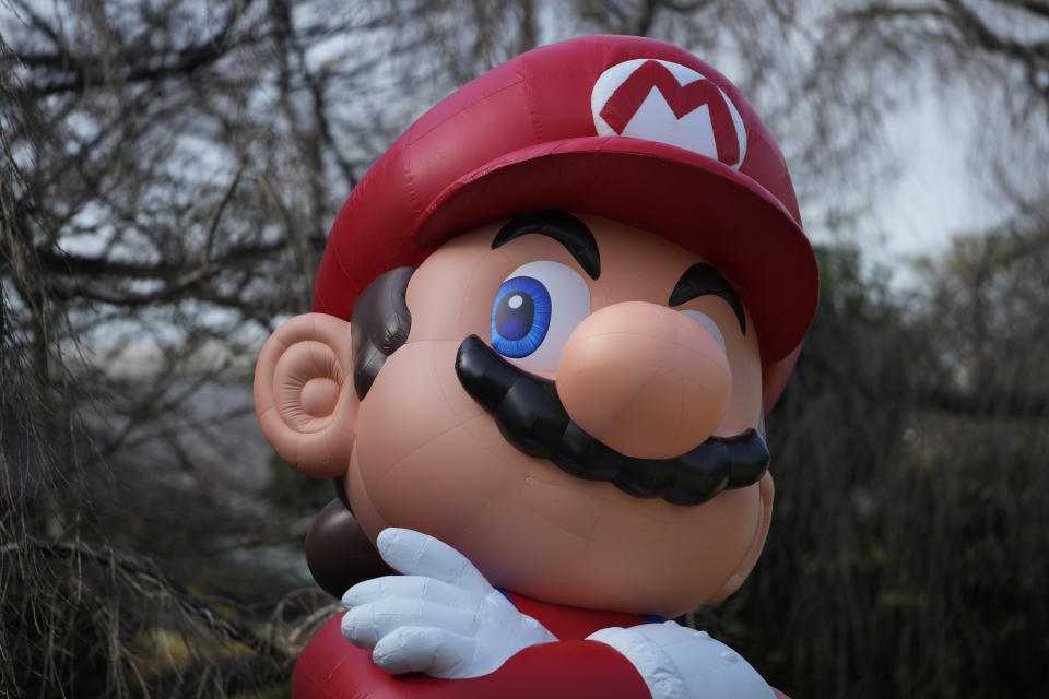 FILE – Cette photo montre un ballon du personnage Mario de Mario Bros. lors d'un événement à Tokyo, le 15 février 2024. Le fabricant japonais de jeux vidéo Nintendo a annoncé mardi 7 mai 2024 qu'il ferait une annonce concernant un successeur. sur sa console de salon Switch avant mars 2025. (AP Photo/Hiro Komae, File)