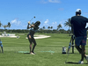 ‘APRES GOLF’ : Jena Sims, épouse mannequin de Brooks Koepka, joue au golf en bikini