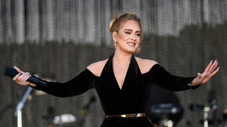 Adele arrête le chahuteur homophobe lors d'un concert de Las Vegas : "Es-tu putain de stupide ?"
