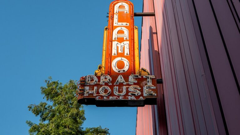 Alamo Drafthouse reprend les cinémas franchisés en faillite au Texas et au Minnesota Plus de Variety Les plus populaires À lire absolument Inscrivez-vous aux bulletins d'information de Variety Plus de nos marques
	
	
