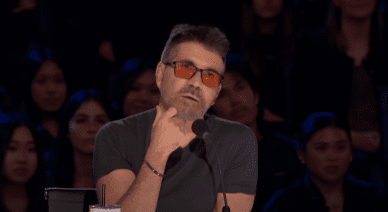 Simon Cowell watching family singing group L6 on America