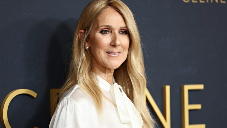 Céline Dion est émue après une standing ovation à la première de "Je suis : Céline Dion" : "J'espère vous revoir très, très bientôt" Plus de Variety Les plus populaires À lire absolument Abonnez-vous aux newsletters de Variety Plus de nos marques
	
	
