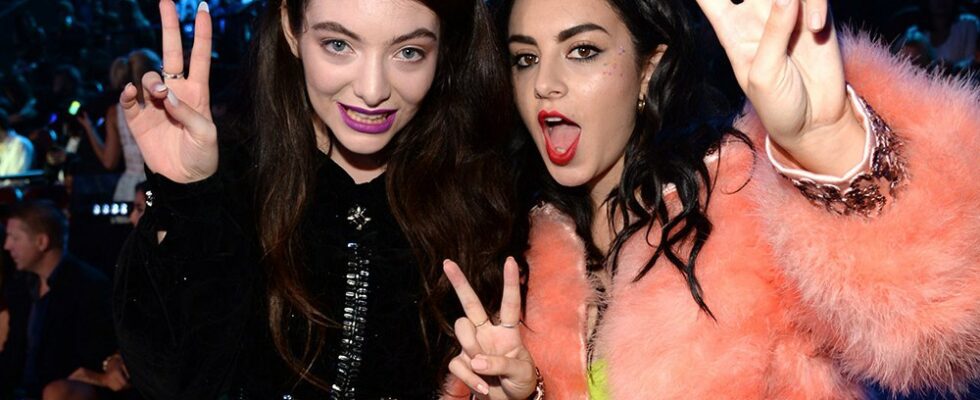 Charli XCX et Lorde s'associent pour le remix de "Girl, So Confusing" Plus de Variety Les plus populaires à lire absolument Inscrivez-vous aux newsletters Variety Plus de nos marques