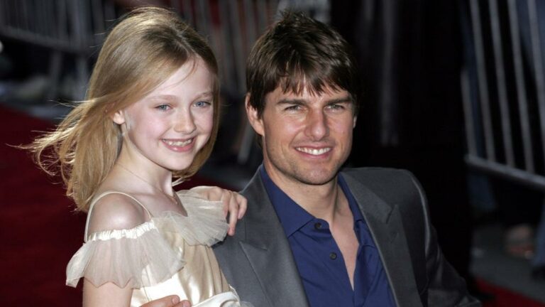 Dakota Fanning révèle le cadeau d'anniversaire que Tom Cruise lui offre chaque année depuis "La Guerre des mondes" de 2005 : "Il m'envoie des chaussures"
	
	
