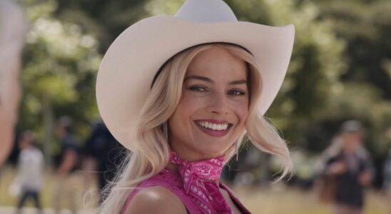 Barbie smiling while wearing a cowgirl hat in Barbie.
