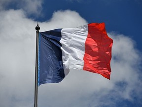 Drapeau français flottant au vent