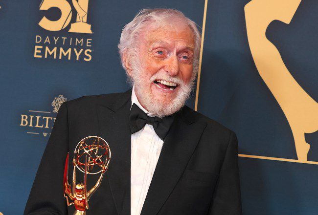 Dick Van Dyke devient le plus vieux gagnant des Daytime Emmy de tous les temps