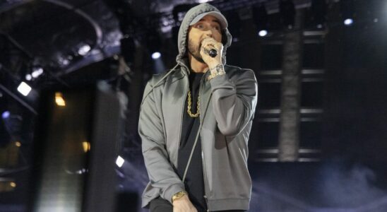 Eminem fait ses débuts avec "Houdini" en direct lors d'une performance surprise à Detroit et sort Jelly Roll pour "Sing for the Moment" Plus de variétés Les plus populaires À lire absolument Abonnez-vous aux newsletters de variétés Plus de nos marques
