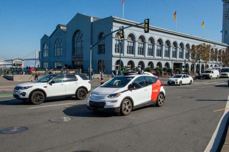 General Motors relance son service de robotaxi Cruise à Houston, avec des chauffeurs humains