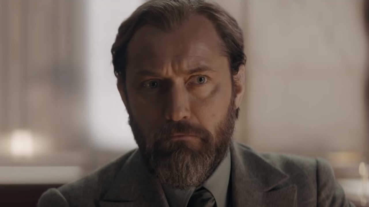 Jude Law dans Les Animaux Fantastiques : Les Secrets de Dumbledore.