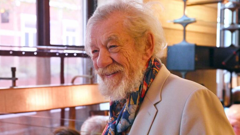 Ian McKellen se rétablira complètement après être tombé de scène lors d'un spectacle dans le West End
