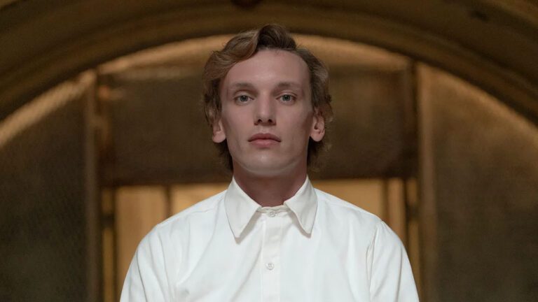 Jamie Campbell Bower de Stranger Things en a appris davantage sur son personnage grâce à la pièce
