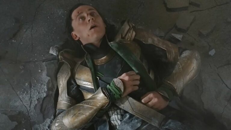  "Je me sentais fou et idiot :" Tom Hiddleston partage l'histoire derrière l'emblématique Hulk contre.  Scène Loki dans The Avengers
