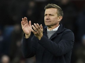 Jesse Marsch, entraîneur-chef de Leeds United, applaudit les fans itinérants de ses équipes après la fin du match de football de la Premier League anglaise entre Aston Villa et Leeds United à Villa Park à Birmingham, en Angleterre, le vendredi 13 janvier 2023. Villa a gagné le match 2-1. .