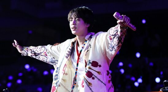 Jin de BTS célèbre la fin de son service militaire en embrassant 1 000 fans. Plus de variétés Les plus populaires à lire absolument Inscrivez-vous aux newsletters de variétés Plus de nos marques