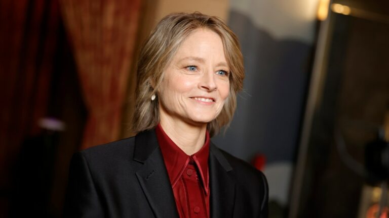 Jodie Foster dit aux réalisateurs « Ne m'écoutez pas » parfois et « Je vais travailler sur un film où je dois faire 120 prises » et répondre : « Très bien, au revoir » Plus de Variety Les plus populaires À lire absolument Inscrivez-vous aux newsletters de Variety Plus de nos marques
	
	
